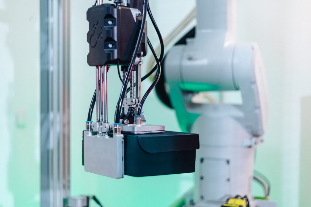 AI gives warehouse robots a better grip on shoeboxes
