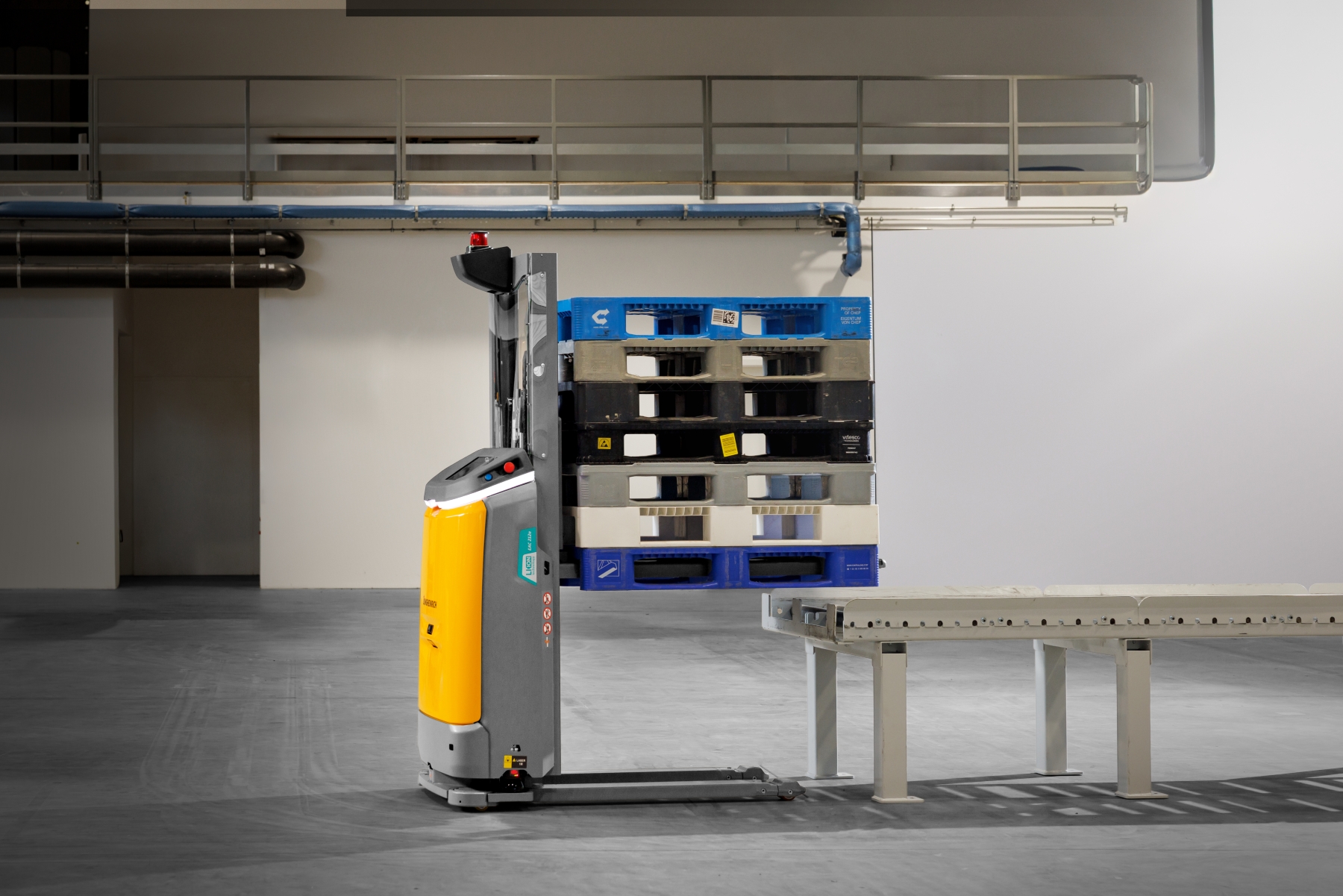 Jungheinrich puts EAC 212a pallet AMR on sale