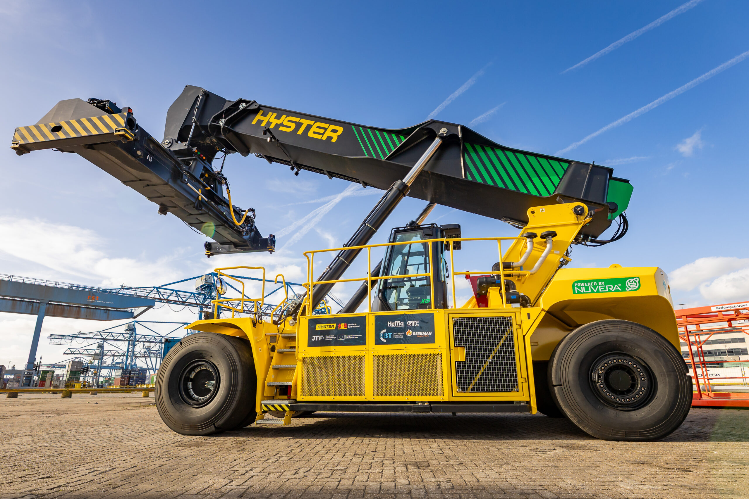 Rotterdam terminal deploys hydrogen Hyster reachstacker