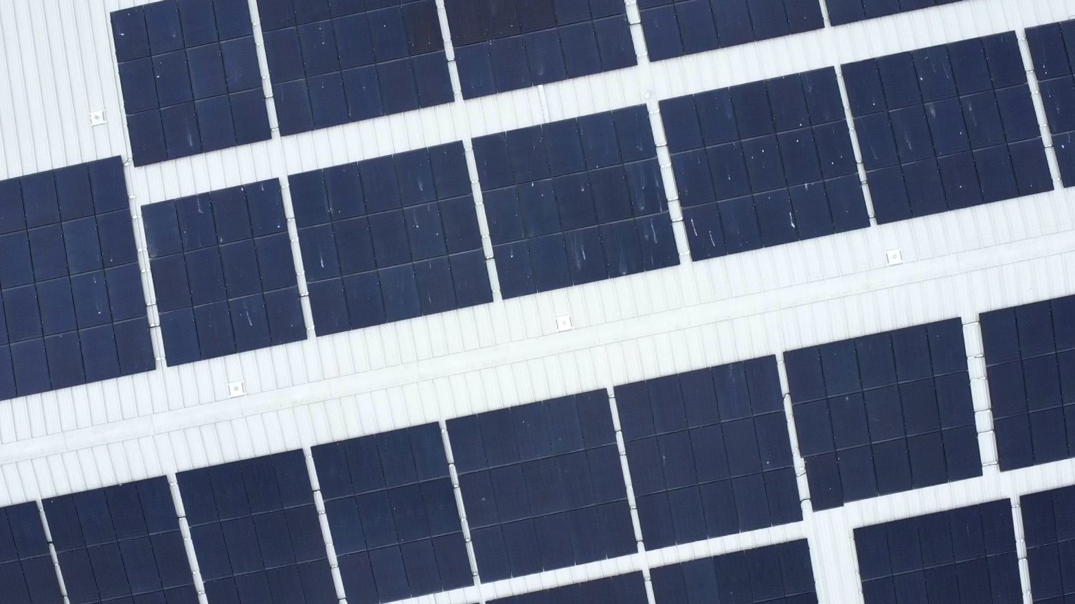 Warehouse rooftops offer logistics firms a route to energy control